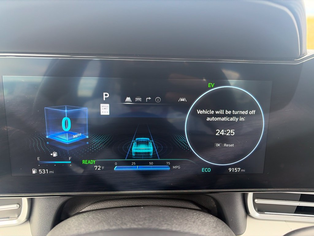 Certified 2025 Hyundai Elantra Limited FWD image 21