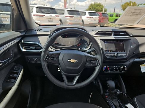 Used 2023 Chevrolet TrailBlazer LT FWD image 29