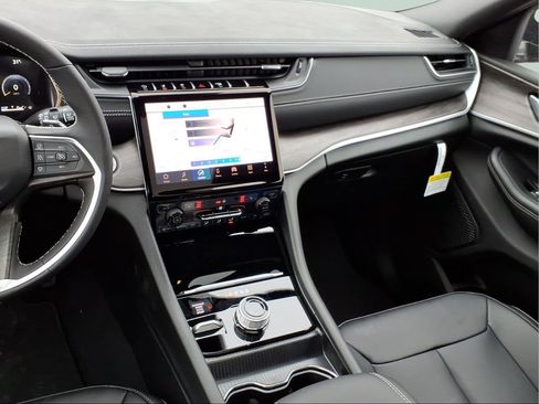 New 2025 Jeep Grand Cherokee L Limited image 16