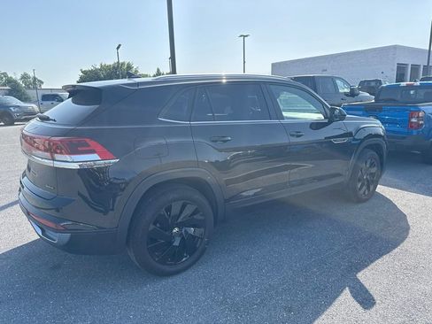 Used 2025 Volkswagen Atlas Cross Sport SE AWD/4WD image 4
