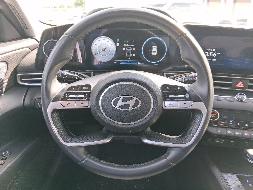Used 2025 Hyundai Elantra SEL FWD image 21