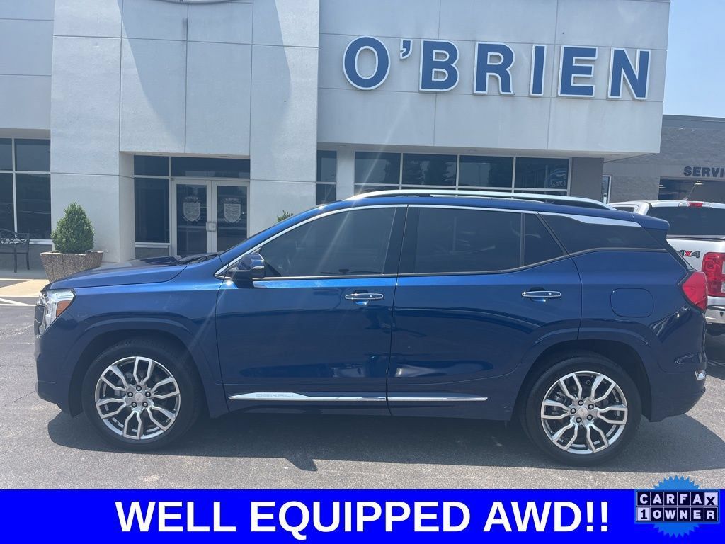 Used 2022 GMC Terrain Denali w/ Denali Premium Package AWD/4WD image 2