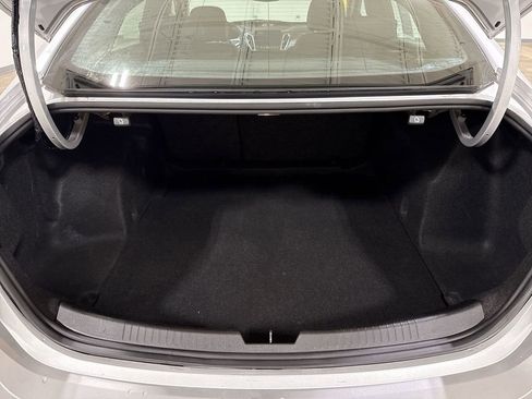 Used 2019 Chevrolet Malibu LT w/ Leather Package FWD image 23
