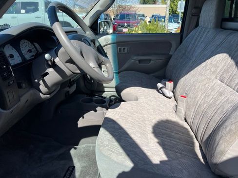 Used 2001 Toyota Tacoma 2WD Regular Cab image 13
