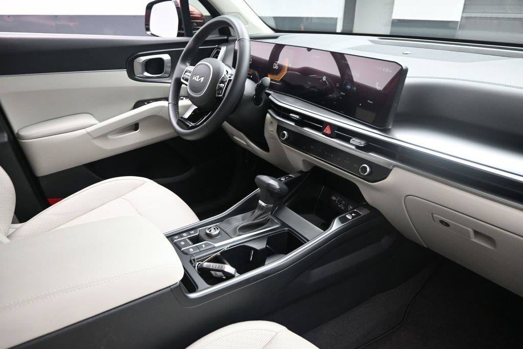 Used 2025 Kia Sorento S FWD image 30