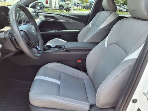 Used 2025 Toyota Camry SE w/ Convenience Package FWD image 23