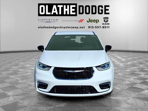 New 2026 Chrysler Pacifica Select image 11