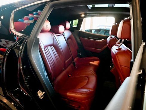 Used 2020 Maserati Levante image 23