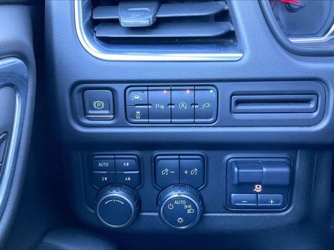 Used 2021 Chevrolet Tahoe RST w/ Luxury Package image 33