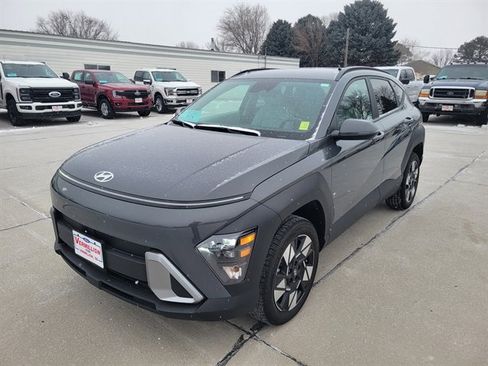 Used 2025 Hyundai Kona SEL image 11