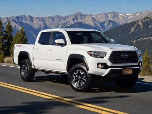Used 2023 Toyota Tacoma TRD Off-Road image 2