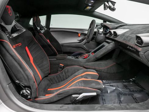 Used 2022 Lamborghini Huracan STO RWD image 11