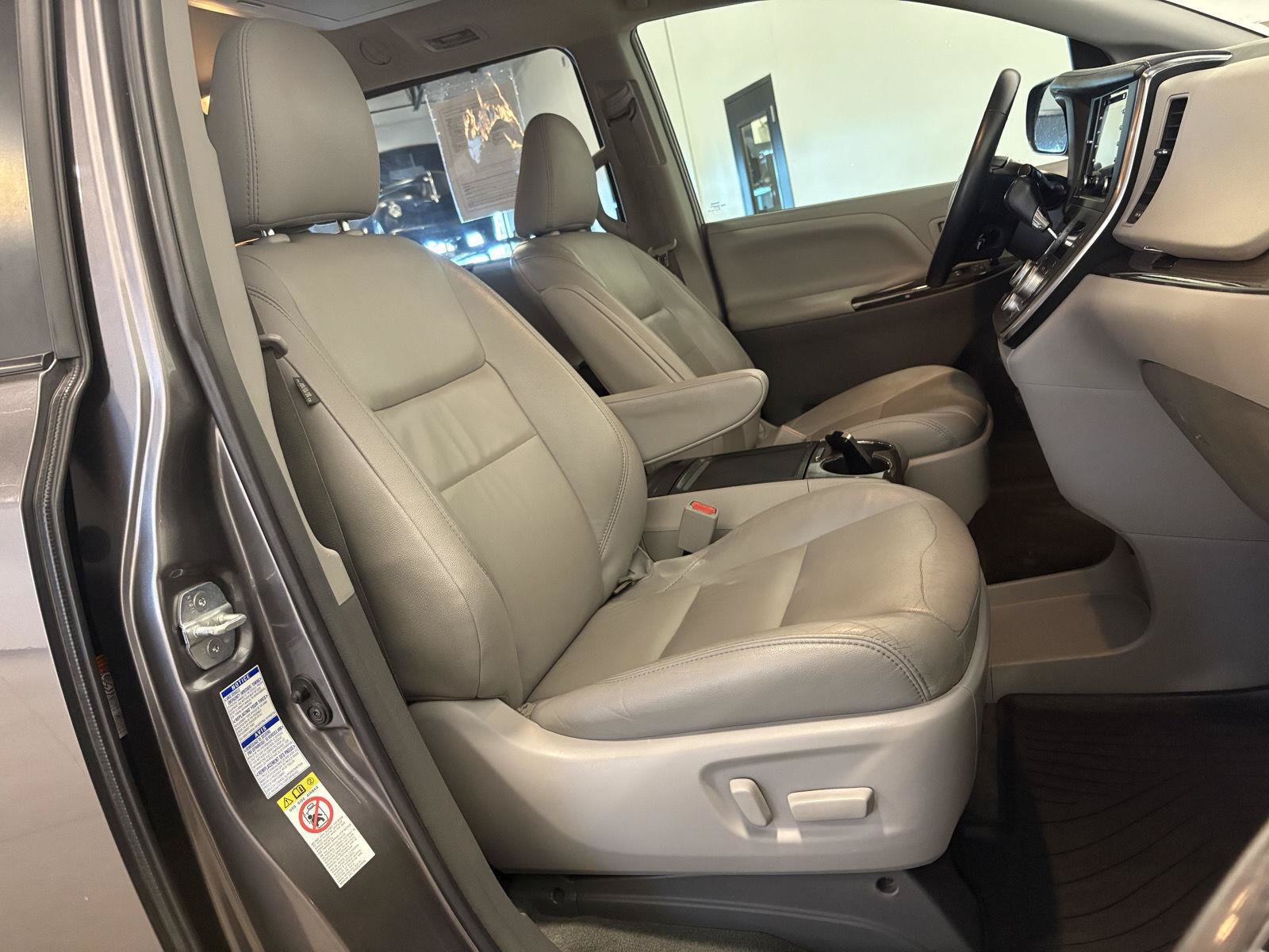 Used 2018 Toyota Sienna XLE Premium w/ Carpet Mat Package AWD/4WD image 50