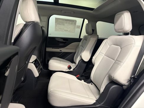 Used 2026 Lincoln Aviator AWD image 34