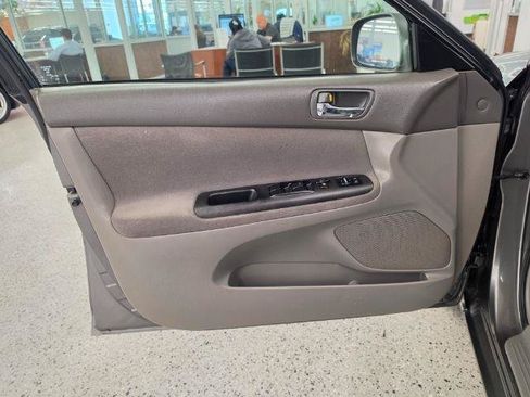 Used 2005 Toyota Camry FWD image 23