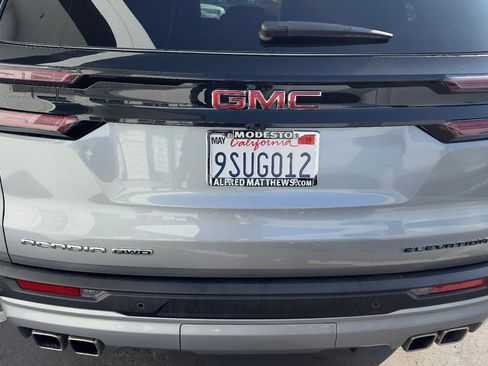 Used 2025 GMC Acadia Elevation image 5