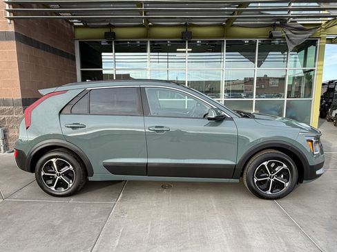 Used 2024 Kia Niro EX image 9