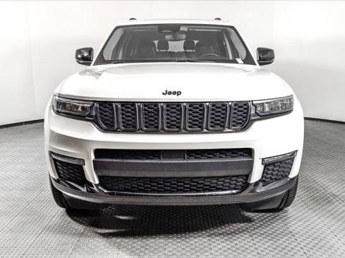 Used 2023 Jeep Grand Cherokee L Limited w/ Black Appearance Package RWD image 12