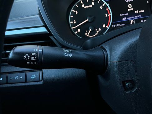 Used 2025 Nissan Altima 2.5 SV image 33