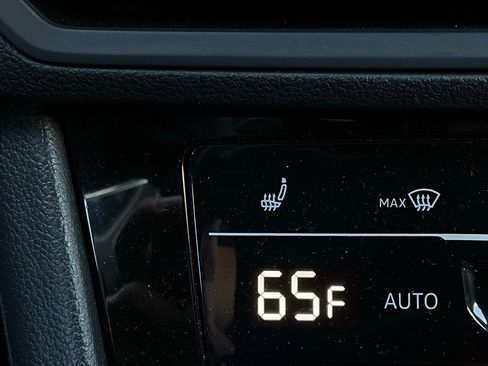 Used 2025 Volkswagen Jetta SE image 27