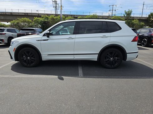 Used 2022 Volkswagen Tiguan SE R-Line image 8