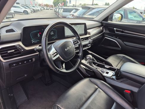 Used 2025 Kia Telluride S AWD/4WD image 16