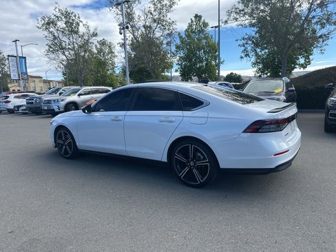 Used 2025 Honda Accord Sport image 4