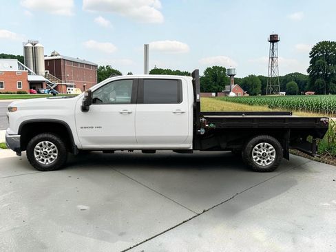 Used 2024 Chevrolet Silverado 2500 LT w/ Convenience Package AWD/4WD image 4