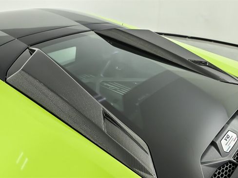 Used 2022 Lamborghini Huracan EVO RWD image 18