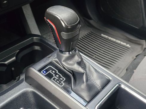 Used 2017 Toyota Tacoma SR5 image 38