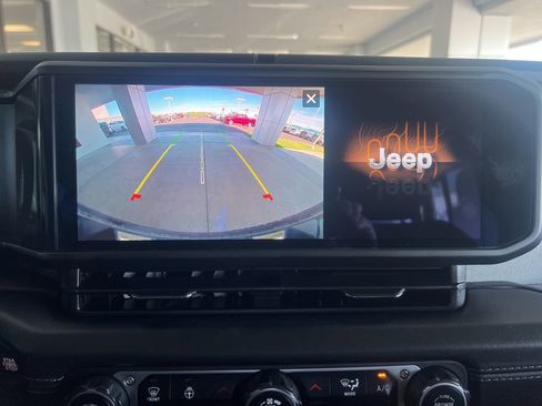 Used 2025 Jeep Wrangler Unlimited Sahara AWD/4WD image 54