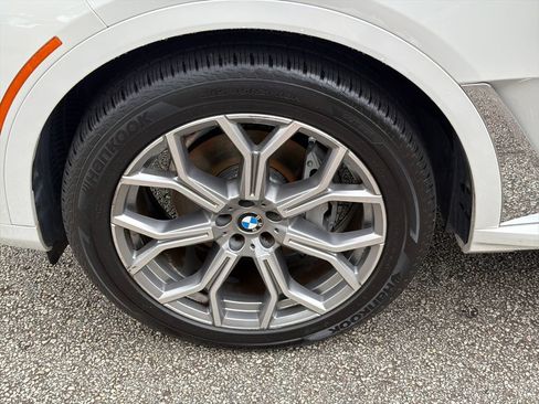 Used 2022 BMW X7 xDrive40i w/ Premium Package AWD/4WD image 11