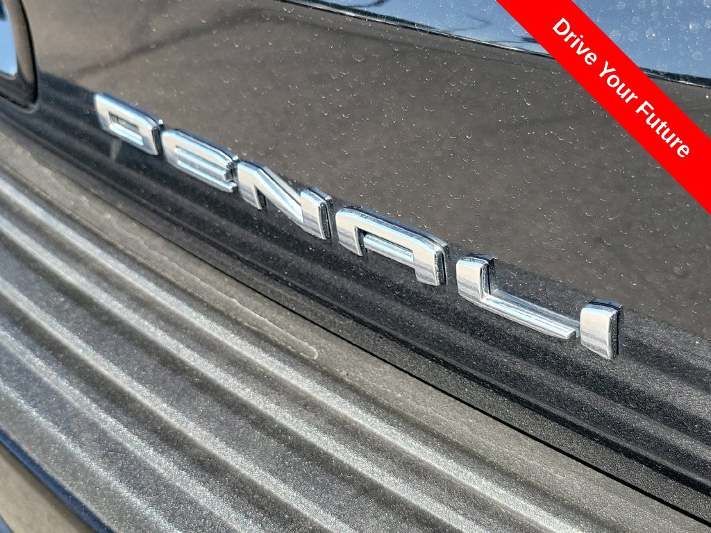 Used 2023 GMC Yukon XL Denali Ultimate AWD/4WD image 30