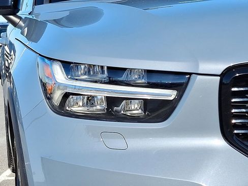 Used 2020 Volvo XC40 T5 R-Design w/ Protection Package Premier image 9