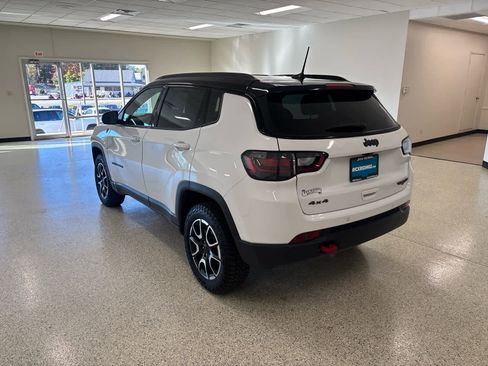 Used 2024 Jeep Compass Trailhawk w/ Trailhawk Elite Group image 9