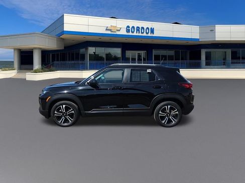 Used 2023 Chevrolet TrailBlazer LT w/ Convenience Package FWD image 2
