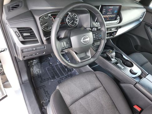 Used 2025 Nissan Rogue SV image 11