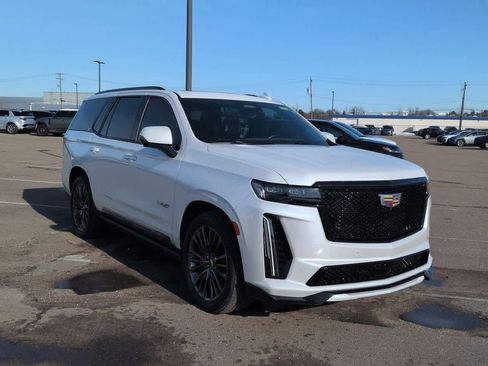 Used 2023 Cadillac Escalade V w/ Heavy-Duty Trailer Package image 8