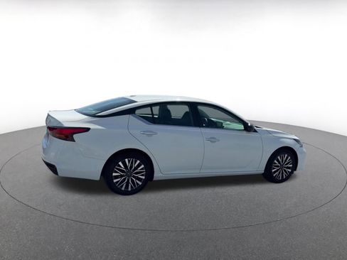 Used 2025 Nissan Altima 2.5 SV image 15