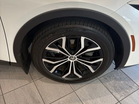 Used 2024 Toyota Crown XLE image 3