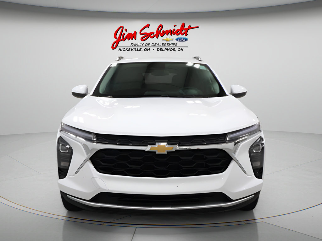 Used 2025 Chevrolet Trax LT w/ LT Convenience Package FWD image 3