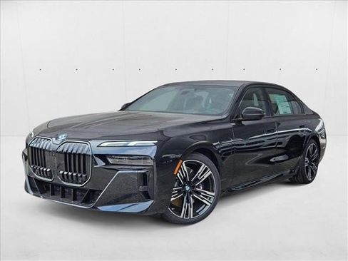 New 2025 BMW 750e xDrive image 1