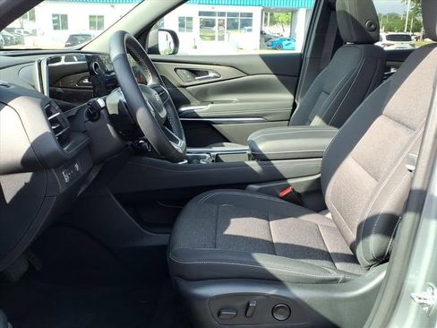 Used 2025 Chevrolet Traverse LT w/ Sun and Wheel Package FWD image 19