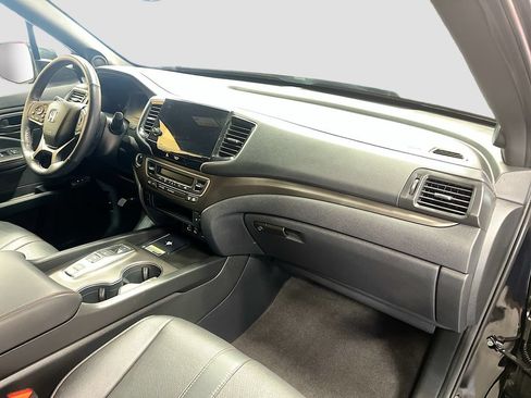 Used 2025 Honda Passport TrailSport image 31
