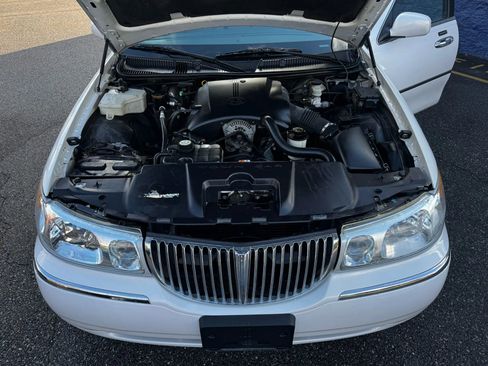 Used 2001 Lincoln Town Car Executive image 21