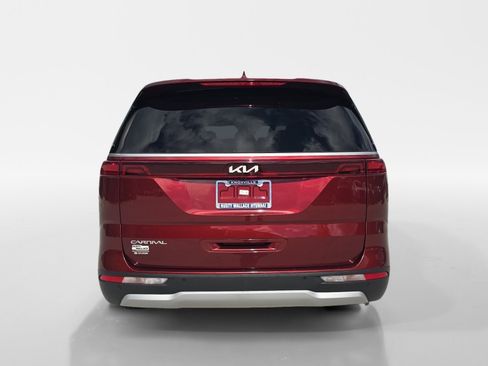 Used 2024 Kia Carnival LX FWD image 4