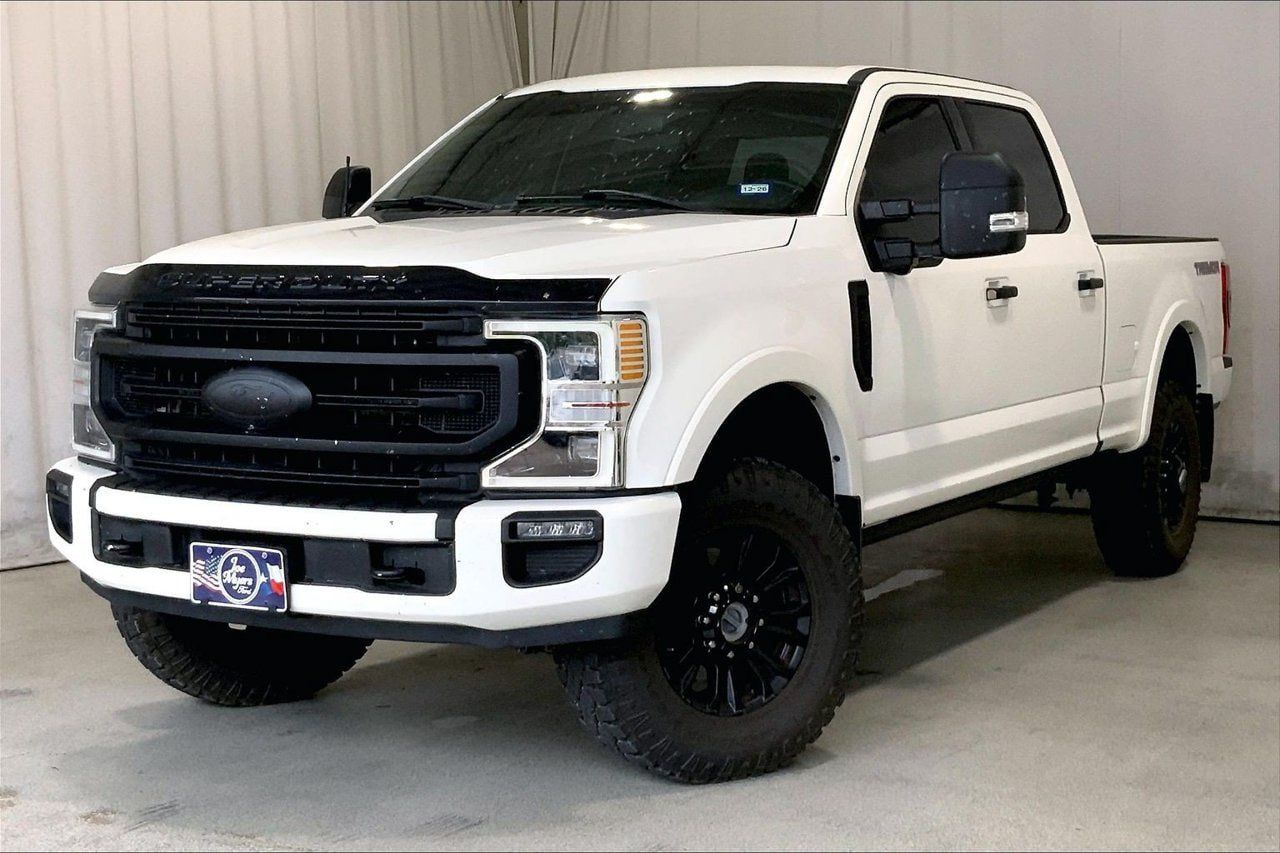 Used 2022 Ford F350 Platinum w/ Tremor Off-Road Package AWD/4WD image 2