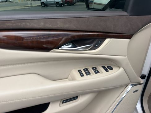 Used 2017 Cadillac Escalade Premium Luxury w/ LPO, Radiant Package AWD/4WD image 11