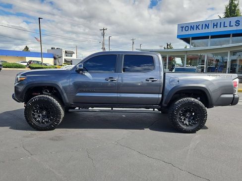 Used 2022 Toyota Tacoma TRD Off-Road w/ Technology Package AWD/4WD image 3