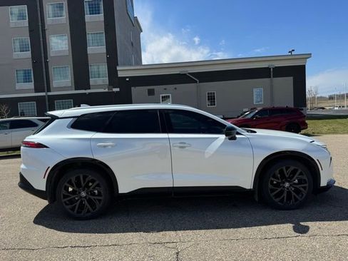 Used 2025 Toyota Crown Signia image 12